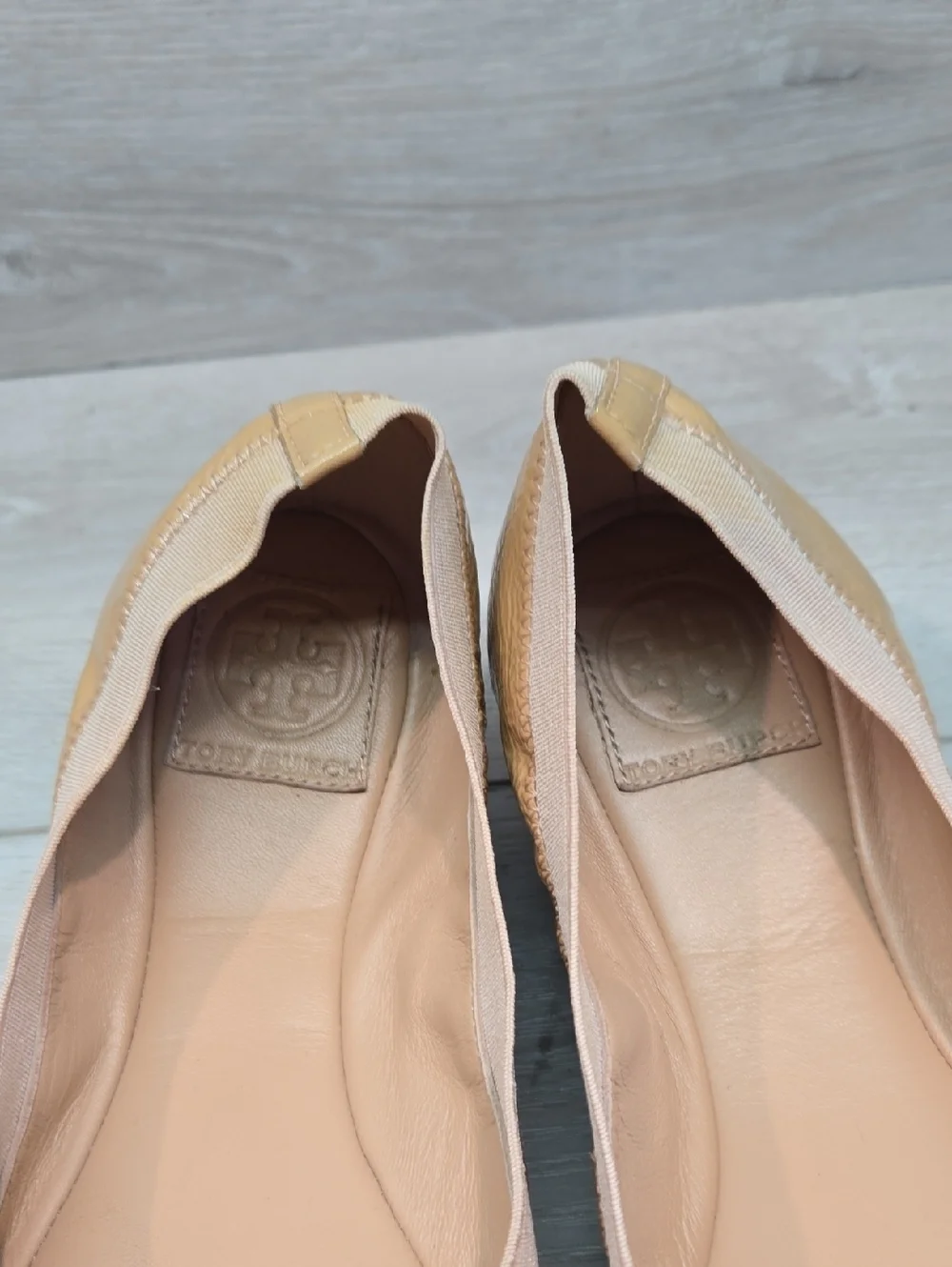 Tory Burch Nude Gold Logo Patent Leather Ballet Flats Shoes Sz 9M